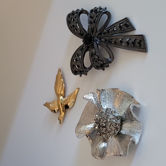 Vintage Brooches - Picture 1 of 5